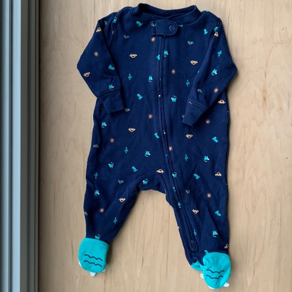 #5. Carter’s 3m zippered sleeper. - Picture 1 of 4